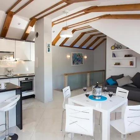 Mali Skoj - Two-bedroom With Sea View *