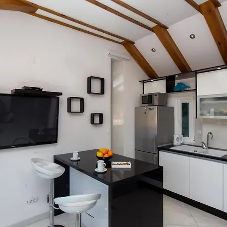 Mali Skoj - Two-bedroom With Sea View Apartment *
