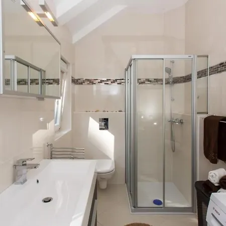Mali Skoj - Two-bedroom With Sea View