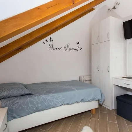 Mali Skoj - Two-bedroom With Sea View *