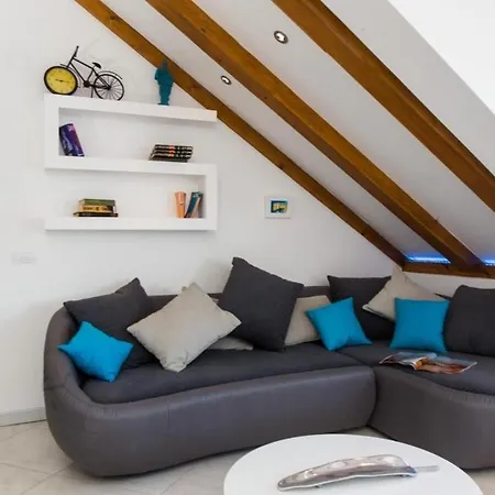 Mali Skoj - Two-bedroom With Sea View
