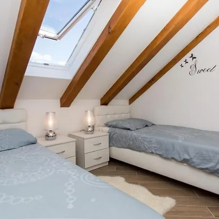 Mali Skoj - Two-bedroom With Sea View *